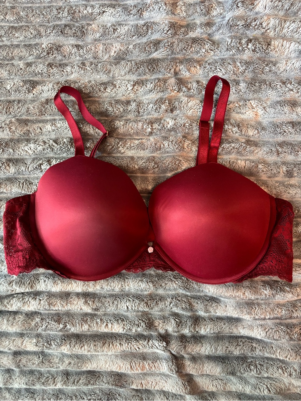 Victoria Secrete Dream Angels Push Up Bra Deep Red with lace band 44C